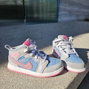 Nike Air Jordan 1 Mid SE. Preschool Size 10C